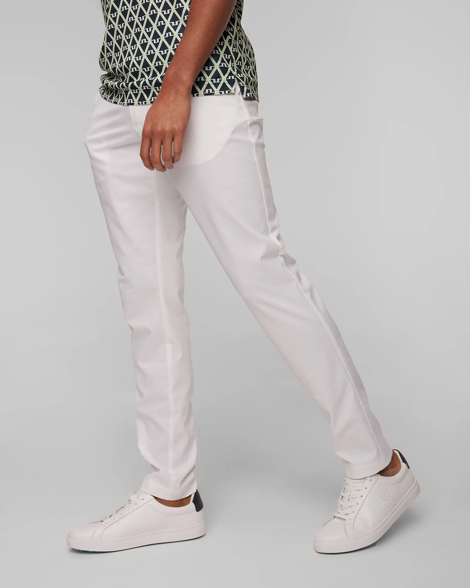 Pantaloni bianchi da uomo J.Lindeberg Vent Pant GMPA09696-white
